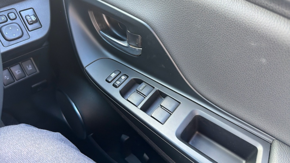 Toyota Yaris 1.5 Hybrid Excel 5dr CVT Hybrid Hatchback - Image 29