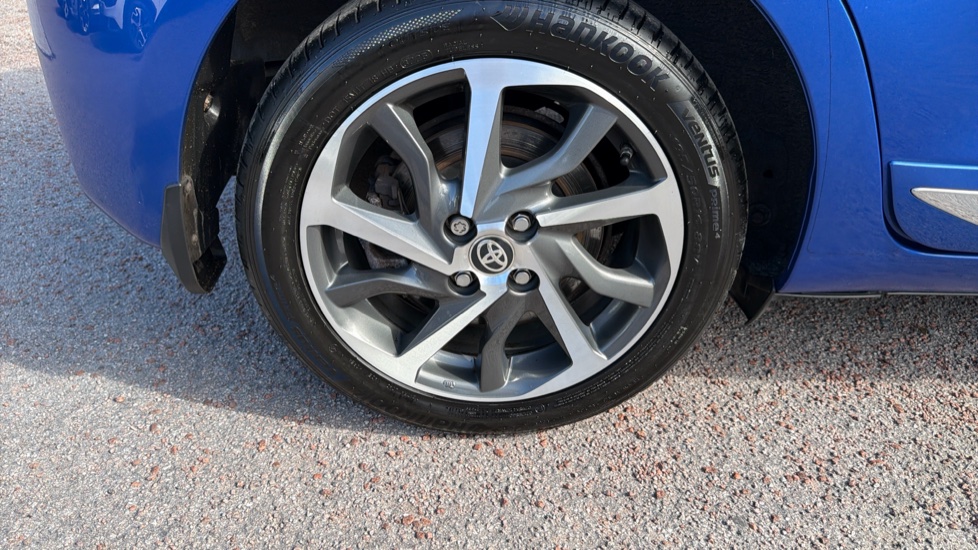 Toyota Yaris 1.5 Hybrid Excel 5dr CVT Hybrid Hatchback - Image 33