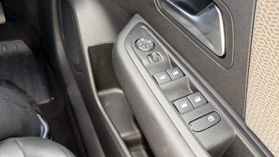 Citroen C4 1.2 PureTech You 5dr Petrol Hatchback - Image 35