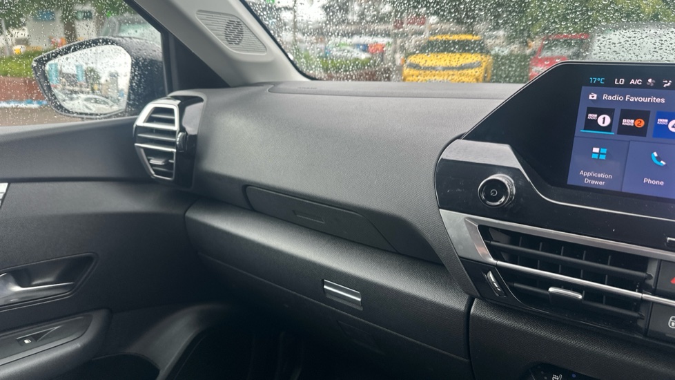 Citroen C4 1.2 PureTech [130] Max 5dr Petrol Hatchback - Image 9