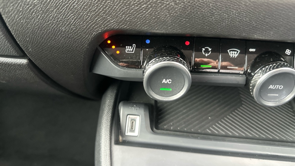 Citroen C4 1.2 PureTech [130] Max 5dr Petrol Hatchback - Image 22