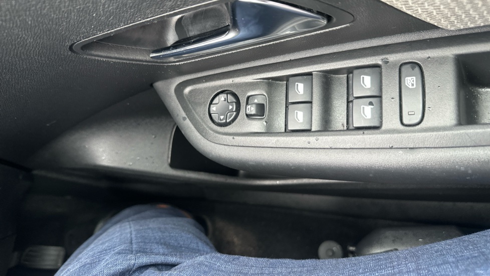 Citroen C4 1.2 PureTech [130] Max 5dr Petrol Hatchback - Image 36