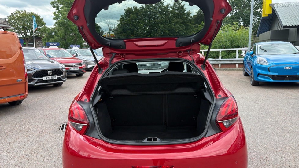 Peugeot 208 1.2 PureTech 82 Allure 5dr Petrol Hatchback - Image 4