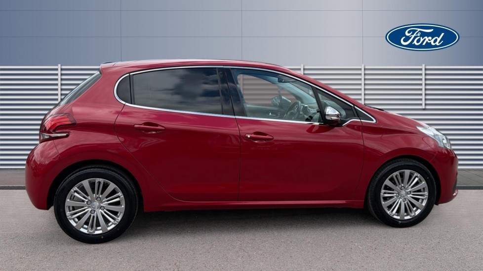 Peugeot 208 1.2 PureTech 82 Allure 5dr Petrol Hatchback - Image 5