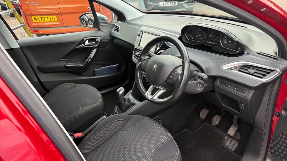 Peugeot 208 1.2 PureTech 82 Allure 5dr Petrol Hatchback - Image 11