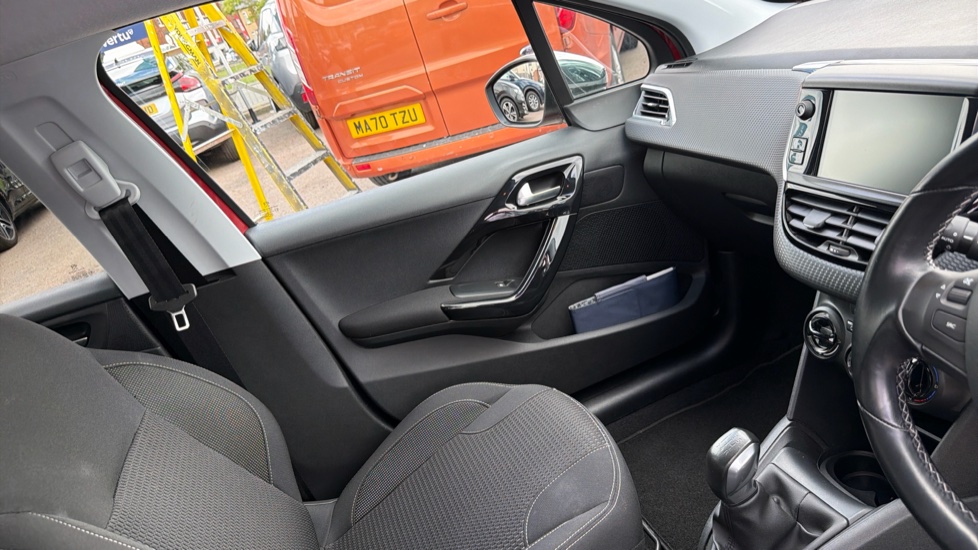 Peugeot 208 1.2 PureTech 82 Allure 5dr Petrol Hatchback - Image 14