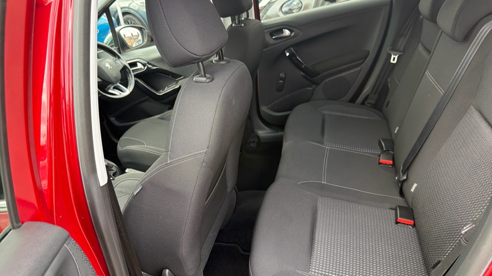 Peugeot 208 1.2 PureTech 82 Allure 5dr Petrol Hatchback - Image 16