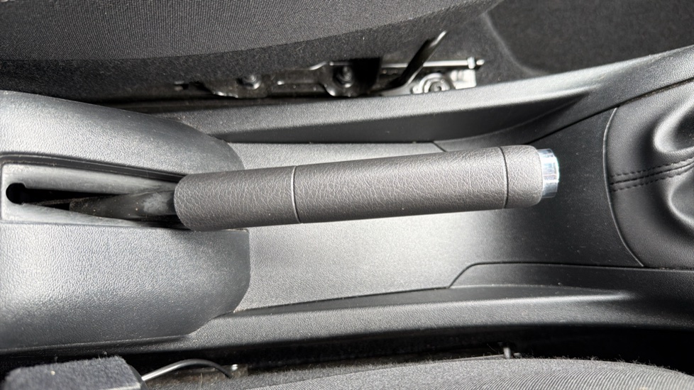 Peugeot 208 1.2 PureTech 82 Allure 5dr Petrol Hatchback - Image 30