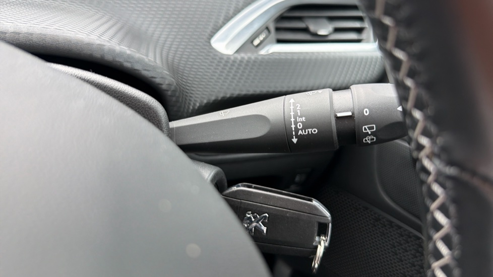 Peugeot 208 1.2 PureTech 82 Allure 5dr Petrol Hatchback - Image 32