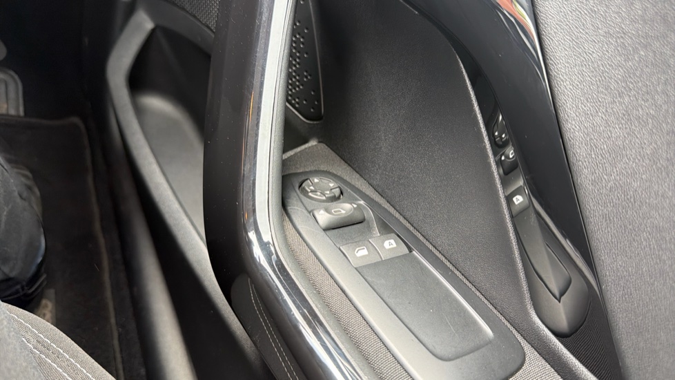 Peugeot 208 1.2 PureTech 82 Allure 5dr Petrol Hatchback - Image 35