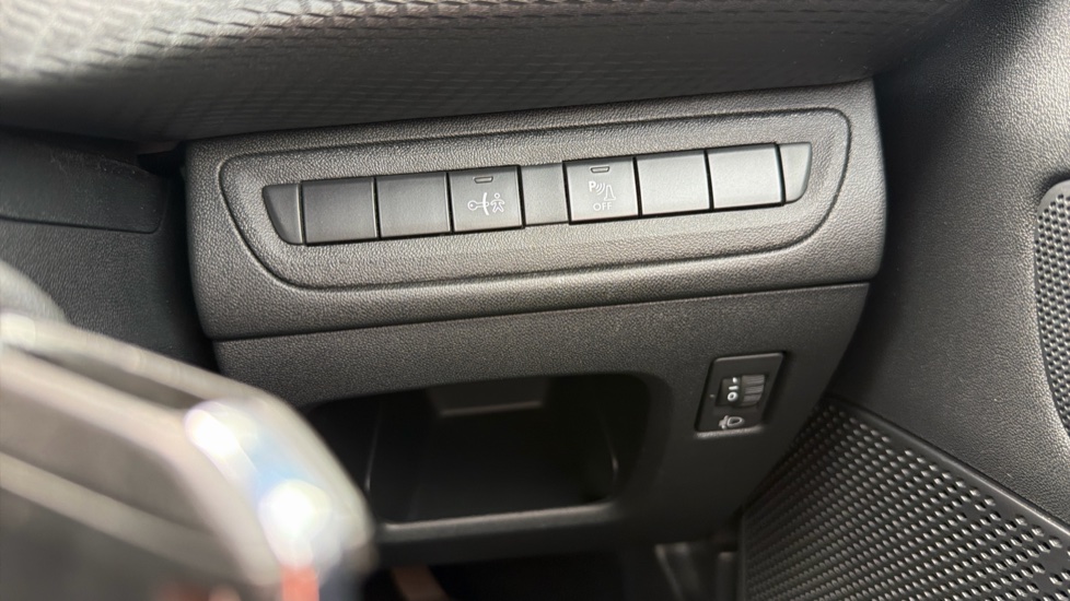 Peugeot 208 1.2 PureTech 82 Allure 5dr Petrol Hatchback - Image 36
