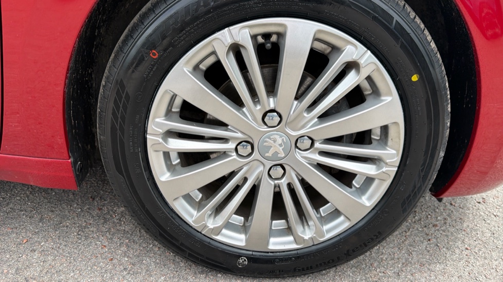 Peugeot 208 1.2 PureTech 82 Allure 5dr Petrol Hatchback - Image 38