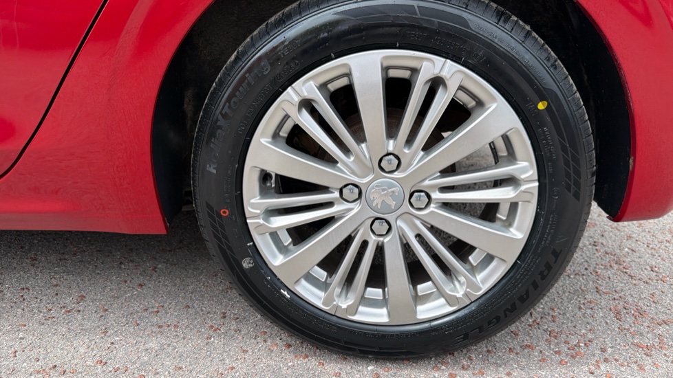 Peugeot 208 1.2 PureTech 82 Allure 5dr Petrol Hatchback - Image 40