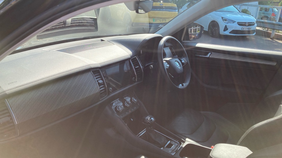 Skoda Kodiaq 1.5 TSI SE L Executive 5dr DSG [7 Seat] Petrol Estate - Image 9