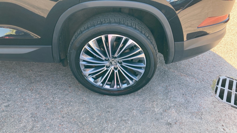 Skoda Kodiaq 1.5 TSI SE L Executive 5dr DSG [7 Seat] Petrol Estate - Image 37