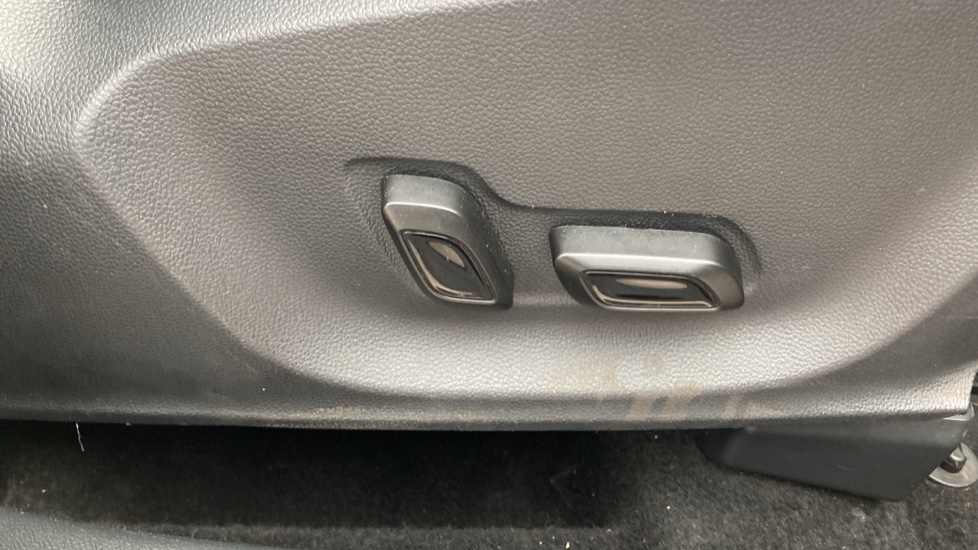 MG ZS 1.0T GDi Exclusive 5dr Petrol Hatchback - Image 25
