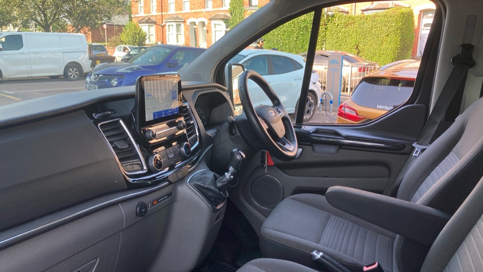Ford Tourneo Custom Transit Custom Tourneo L2 Diesel Fwd 2.0 EcoBlue 130ps Low Roof 8 Seater Titanium - Image 9