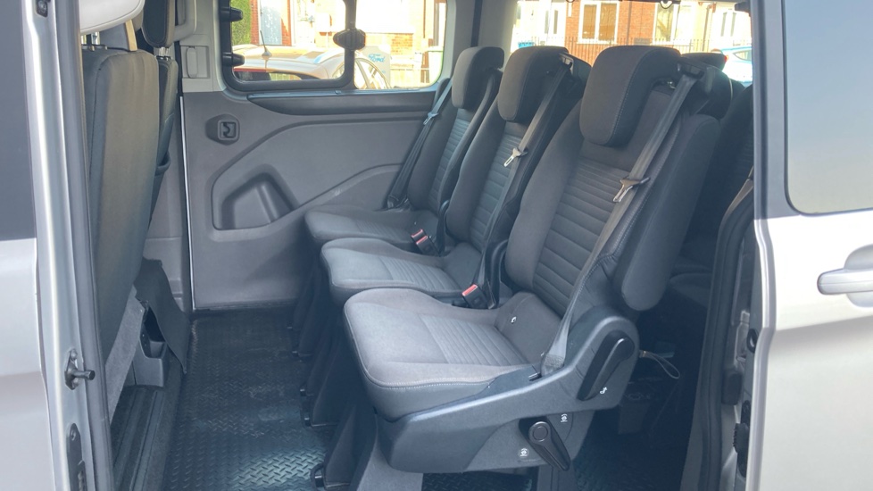Ford Tourneo Custom Transit Custom Tourneo L2 Diesel Fwd 2.0 EcoBlue 130ps Low Roof 8 Seater Titanium - Image 16