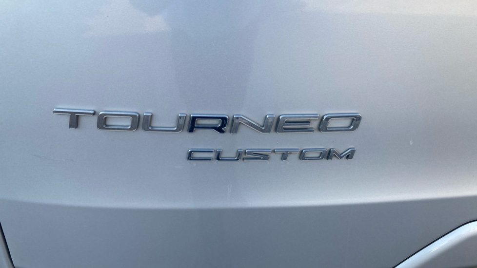 Ford Tourneo Custom Transit Custom Tourneo L2 Diesel Fwd 2.0 EcoBlue 130ps Low Roof 8 Seater Titanium - Image 29