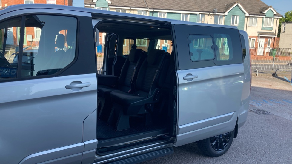 Ford Tourneo Custom Transit Custom Tourneo L2 Diesel Fwd 2.0 EcoBlue 130ps Low Roof 8 Seater Titanium - Image 30