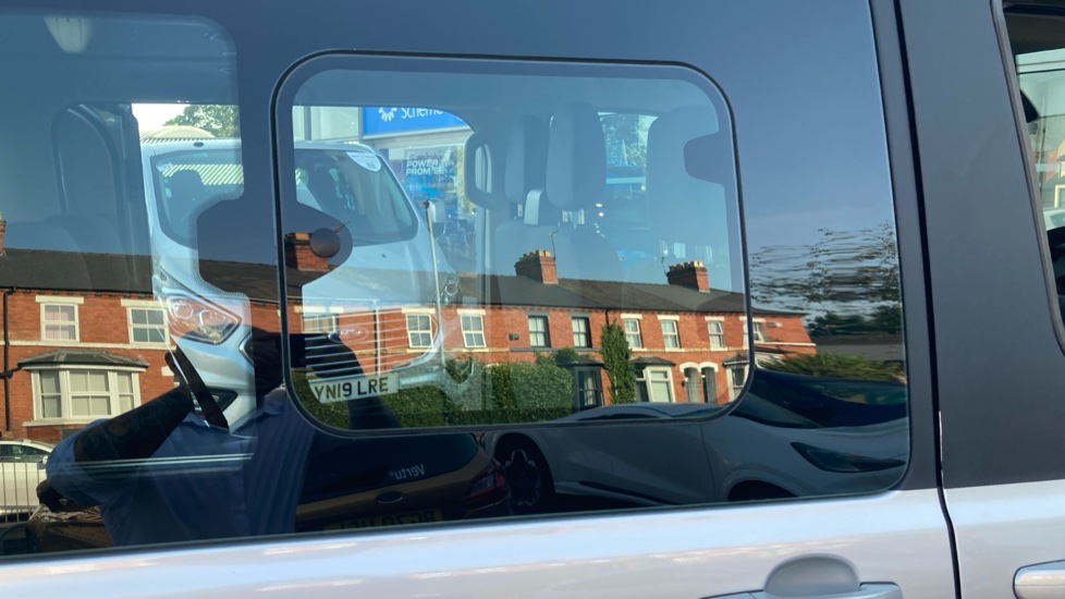 Ford Tourneo Custom Transit Custom Tourneo L2 Diesel Fwd 2.0 EcoBlue 130ps Low Roof 8 Seater Titanium - Image 33