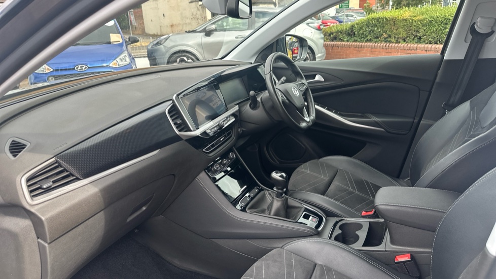 Vauxhall Grandland 1.2 Turbo Ultimate 5dr Petrol Hatchback - Image 9