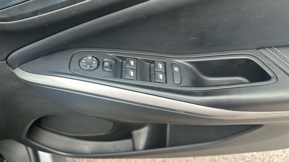 Vauxhall Grandland 1.2 Turbo Ultimate 5dr Petrol Hatchback - Image 33