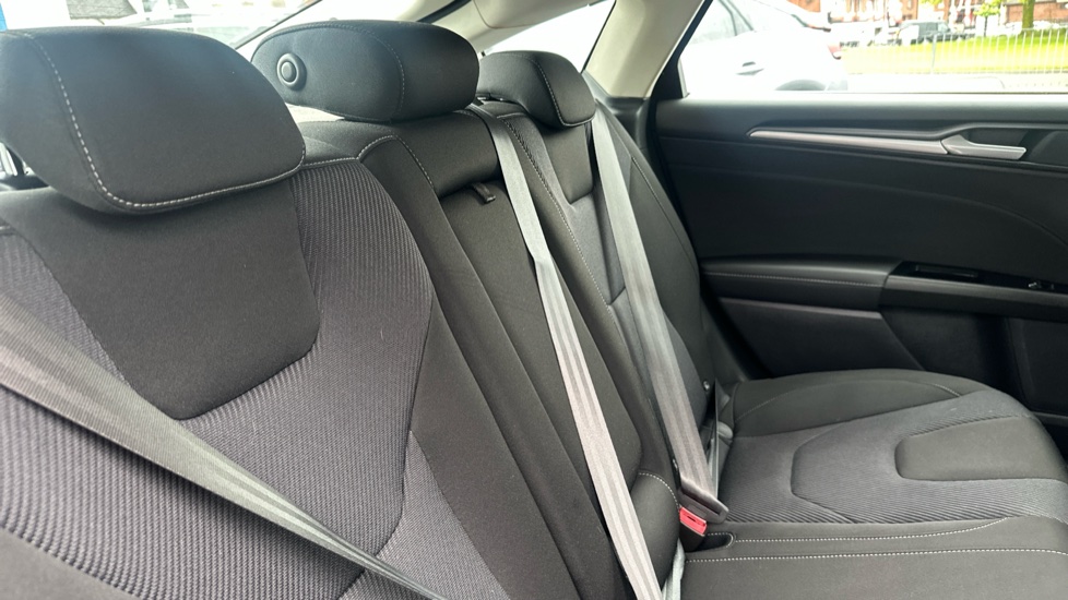 Ford Mondeo 2.0 TDCi Titanium 5dr Diesel Hatchback - Image 15