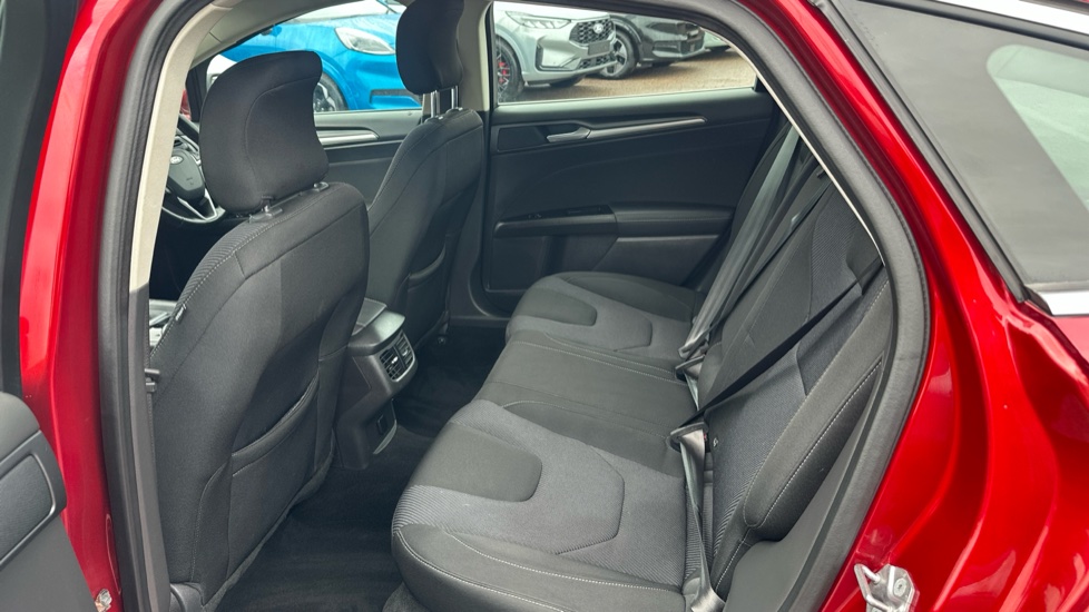 Ford Mondeo 2.0 TDCi Titanium 5dr Diesel Hatchback - Image 16