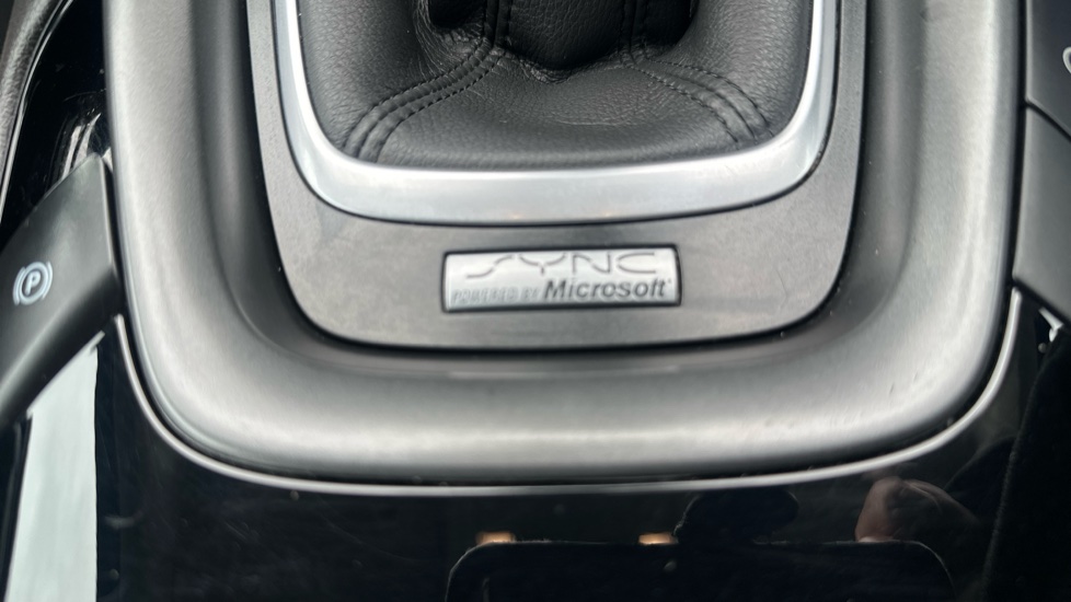 Ford Mondeo 2.0 TDCi Titanium 5dr Diesel Hatchback - Image 28
