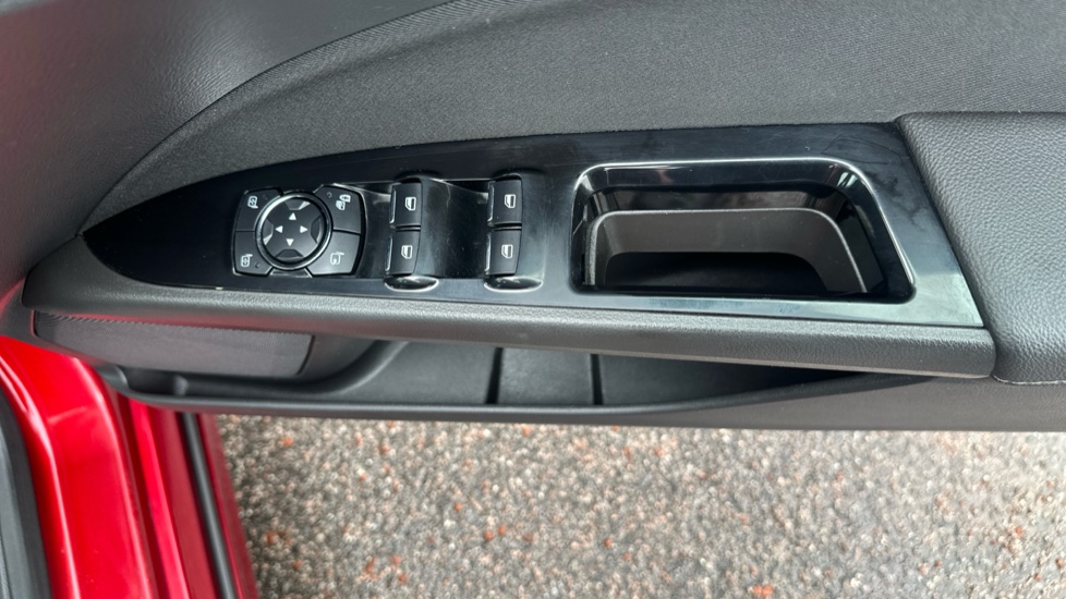 Ford Mondeo 2.0 TDCi Titanium 5dr Diesel Hatchback - Image 32