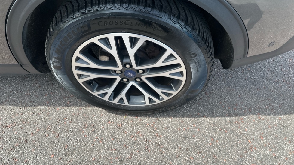 Ford Kuga 2.5 PHEV Titanium First Edition 5dr CVT Estate - Image 25