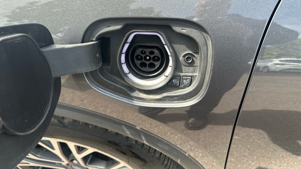 Ford Kuga 2.5 PHEV Titanium First Edition 5dr CVT Estate - Image 27