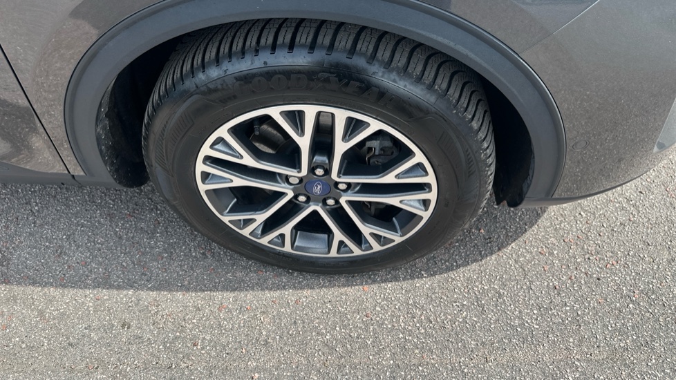 Ford Kuga 2.5 PHEV Titanium First Edition 5dr CVT Estate - Image 29