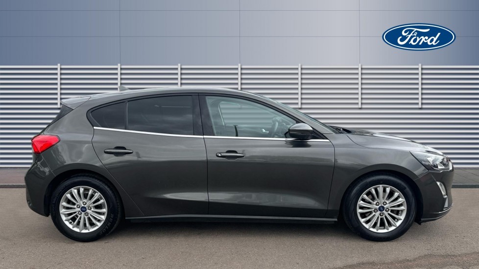 Ford Focus 1.0 EcoBoost Hybrid mHEV 125 Titanium Edition 5dr Petrol Hatchback - Image 5