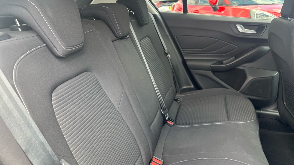 Ford Focus 1.0 EcoBoost Hybrid mHEV 125 Titanium Edition 5dr Petrol Hatchback - Image 15