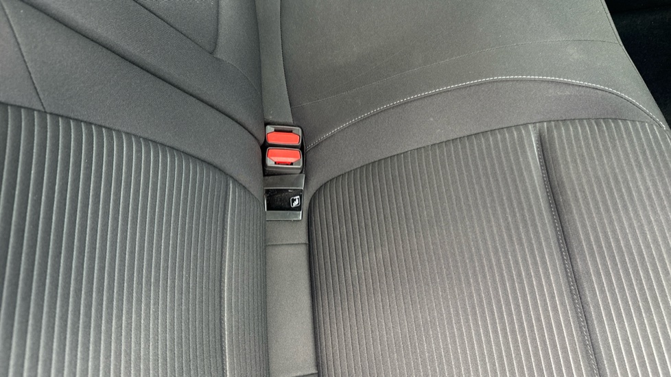 Ford Focus 1.0 EcoBoost Hybrid mHEV 125 Titanium Edition 5dr Petrol Hatchback - Image 17