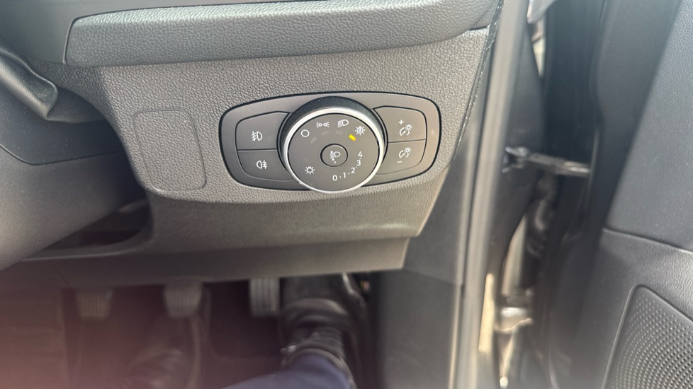 Ford Focus 1.0 EcoBoost Hybrid mHEV 125 Titanium Edition 5dr Petrol Hatchback - Image 35