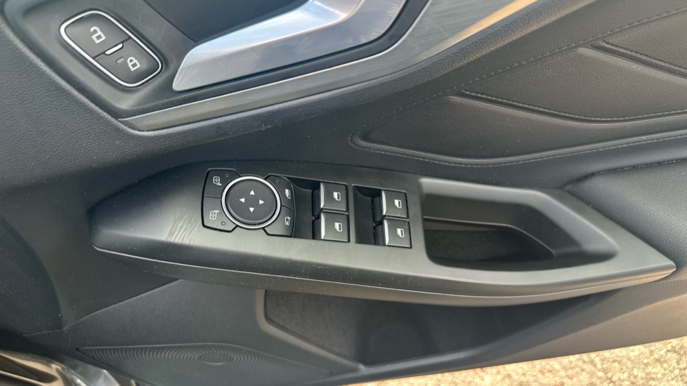 Ford Focus 1.0 EcoBoost Hybrid mHEV 125 Titanium Edition 5dr Petrol Hatchback - Image 36