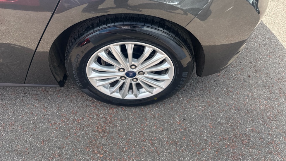 Ford Focus 1.0 EcoBoost Hybrid mHEV 125 Titanium Edition 5dr Petrol Hatchback - Image 40