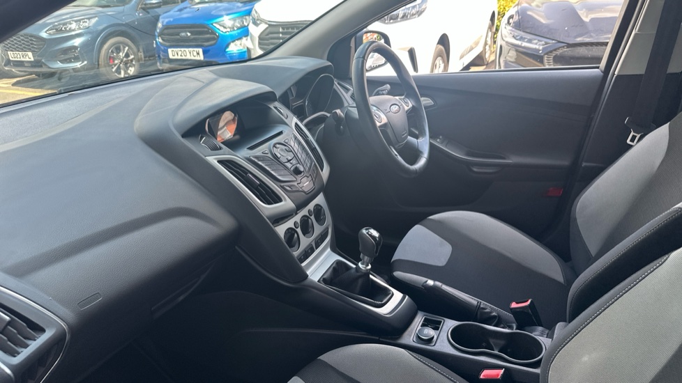 Ford Focus 1.0 125 EcoBoost Zetec 5dr Petrol Hatchback - Image 9