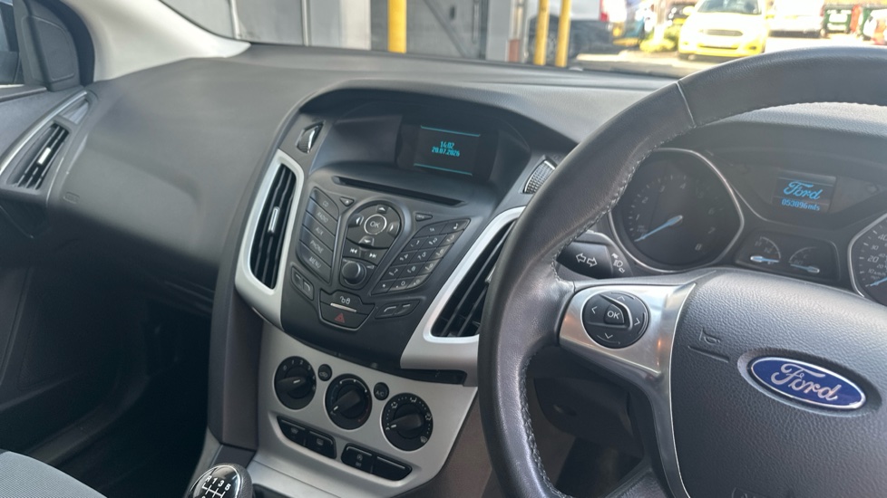Ford Focus 1.0 125 EcoBoost Zetec 5dr Petrol Hatchback - Image 14
