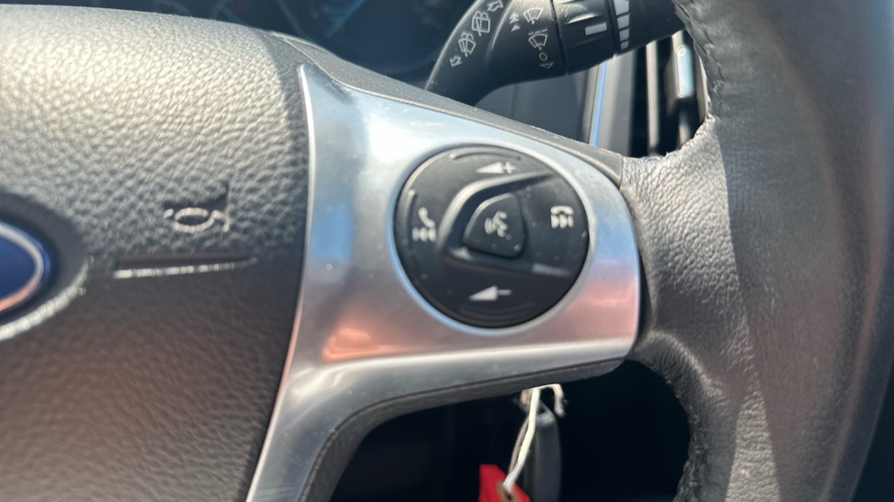 Ford Focus 1.0 125 EcoBoost Zetec 5dr Petrol Hatchback - Image 29