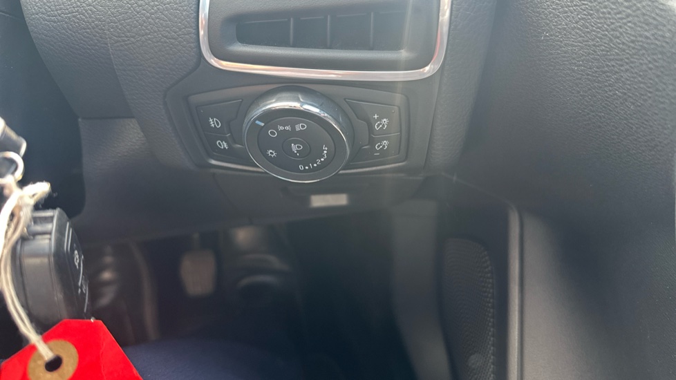 Ford Focus 1.0 125 EcoBoost Zetec 5dr Petrol Hatchback - Image 33