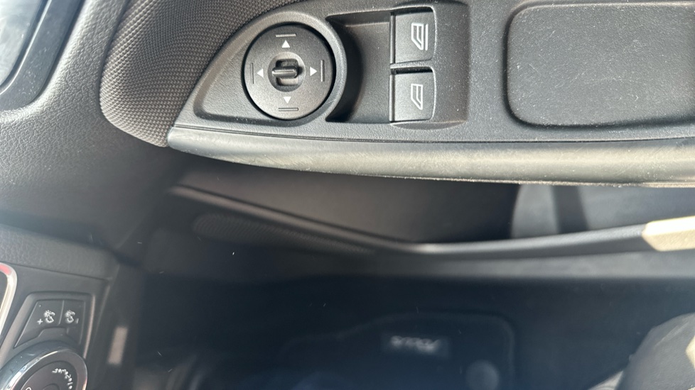 Ford Focus 1.0 125 EcoBoost Zetec 5dr Petrol Hatchback - Image 34