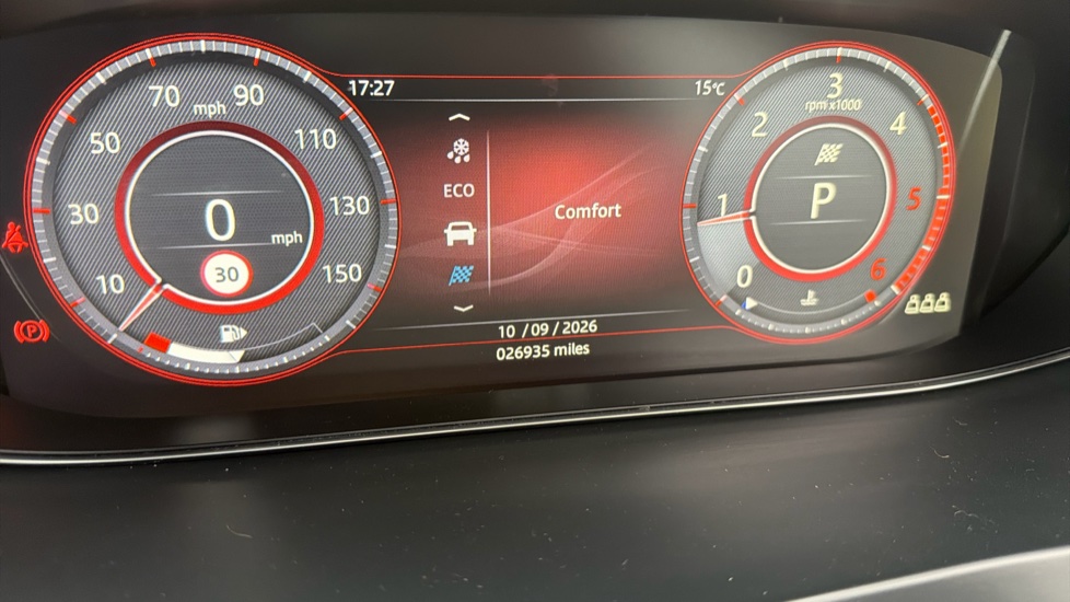 Jaguar E-Pace 2.0d Chequered Flag Edition 5dr Auto Diesel Estate - Image 31