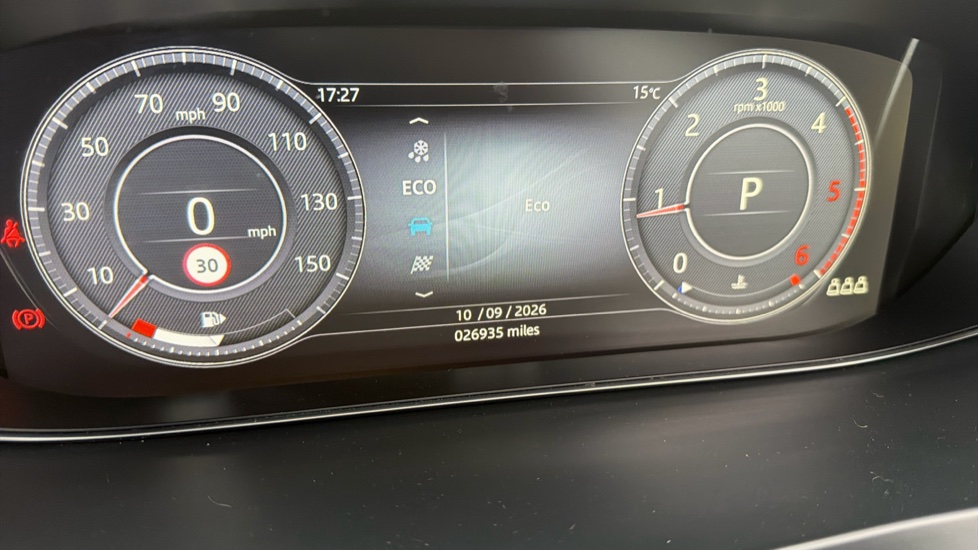 Jaguar E-Pace 2.0d Chequered Flag Edition 5dr Auto Diesel Estate - Image 32
