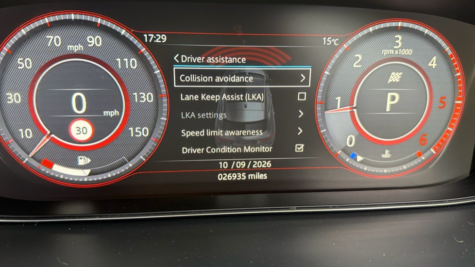 Jaguar E-Pace 2.0d Chequered Flag Edition 5dr Auto Diesel Estate - Image 40