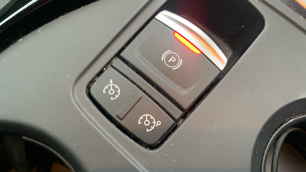 Renault Kadjar 1.3 TCE Iconic 5dr Petrol Hatchback - Image 30