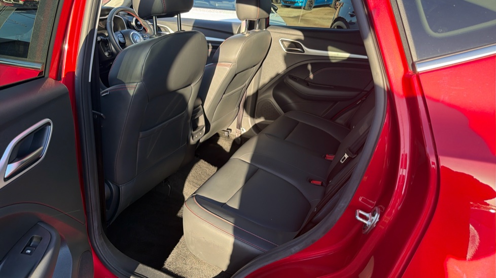MG ZS 1.0T GDi Exclusive 5dr DCT Petrol Hatchback - Image 16
